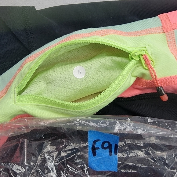 Lululemon Run Inspire Crop II Black Quilt Spring Mesh Capri Pocket - Picture 12 of 12